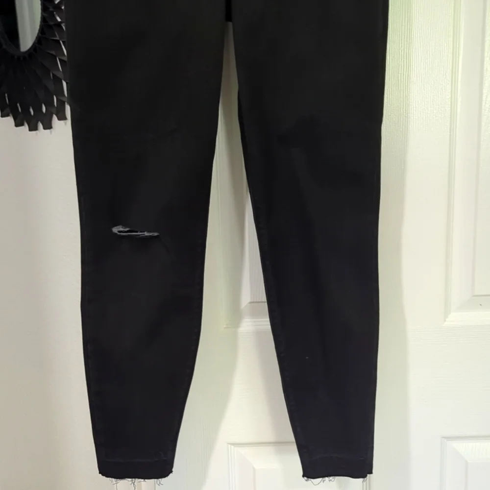 Spanx Ankle Jean-ish Black Distressed Raw Hem Large Leggings
